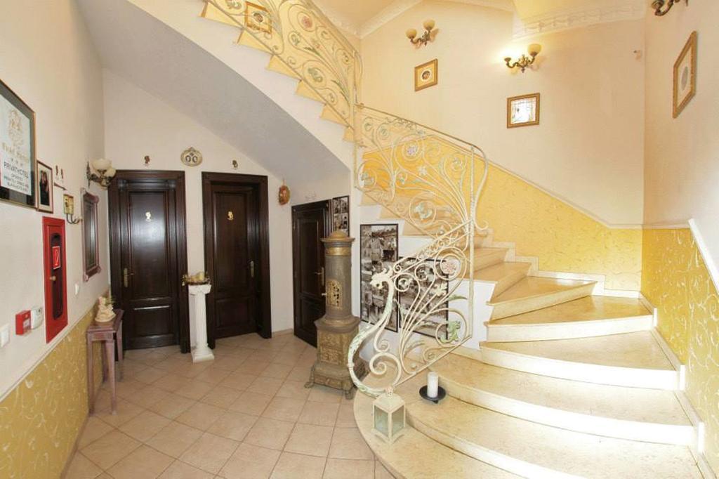 Hotel Slavia Salonta エクステリア 写真