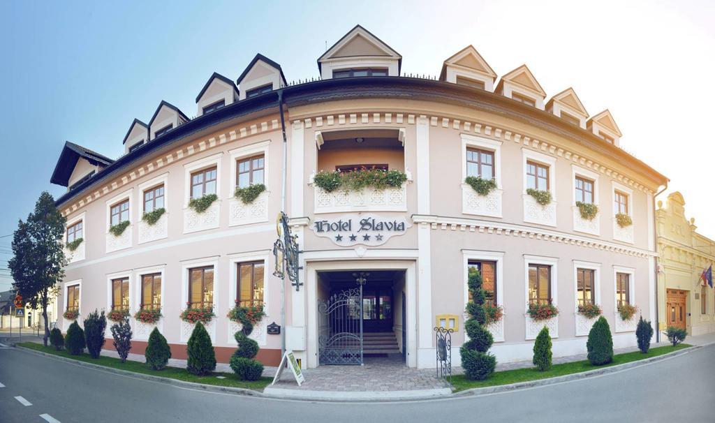 Hotel Slavia Salonta エクステリア 写真