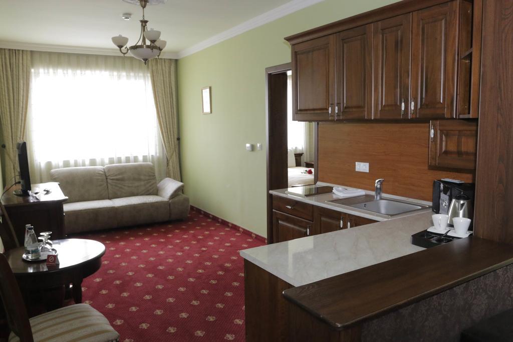 Hotel Slavia Salonta エクステリア 写真
