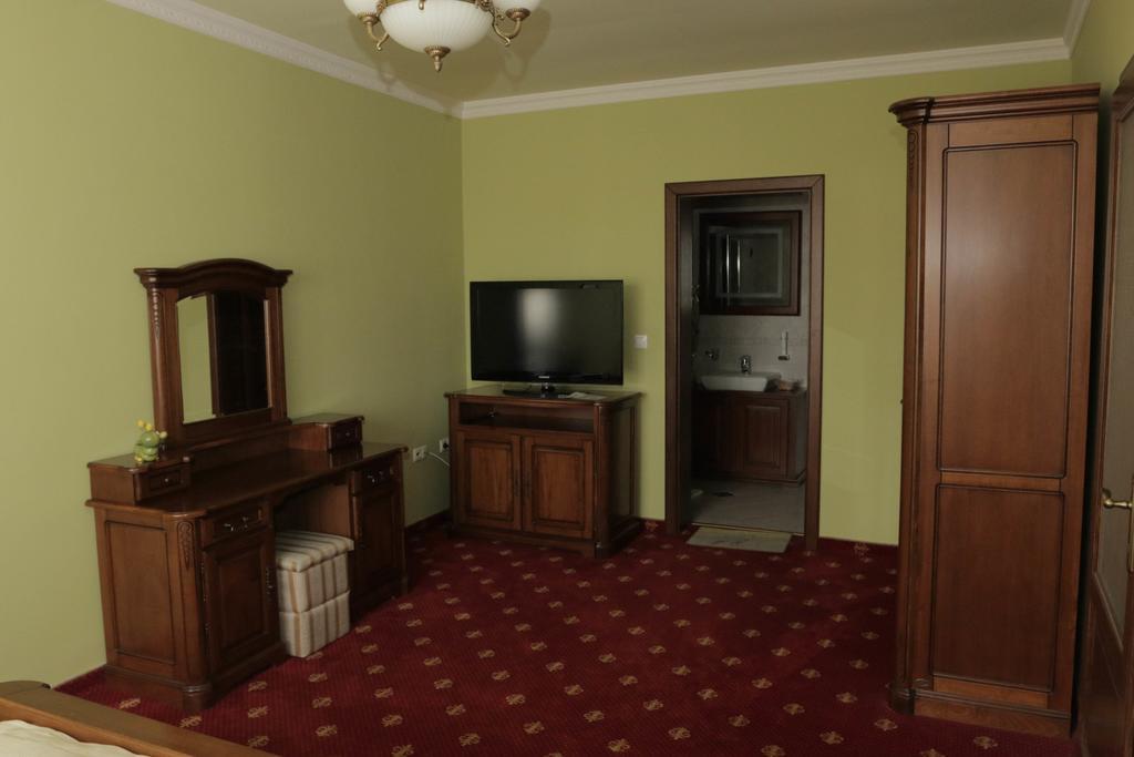 Hotel Slavia Salonta エクステリア 写真