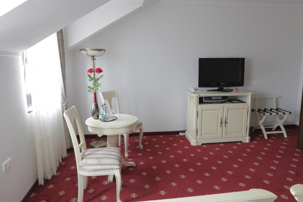 Hotel Slavia Salonta エクステリア 写真