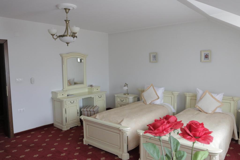 Hotel Slavia Salonta エクステリア 写真