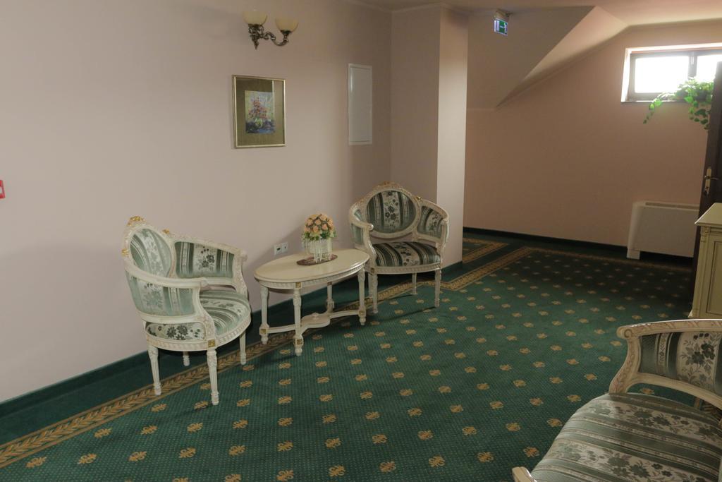 Hotel Slavia Salonta エクステリア 写真