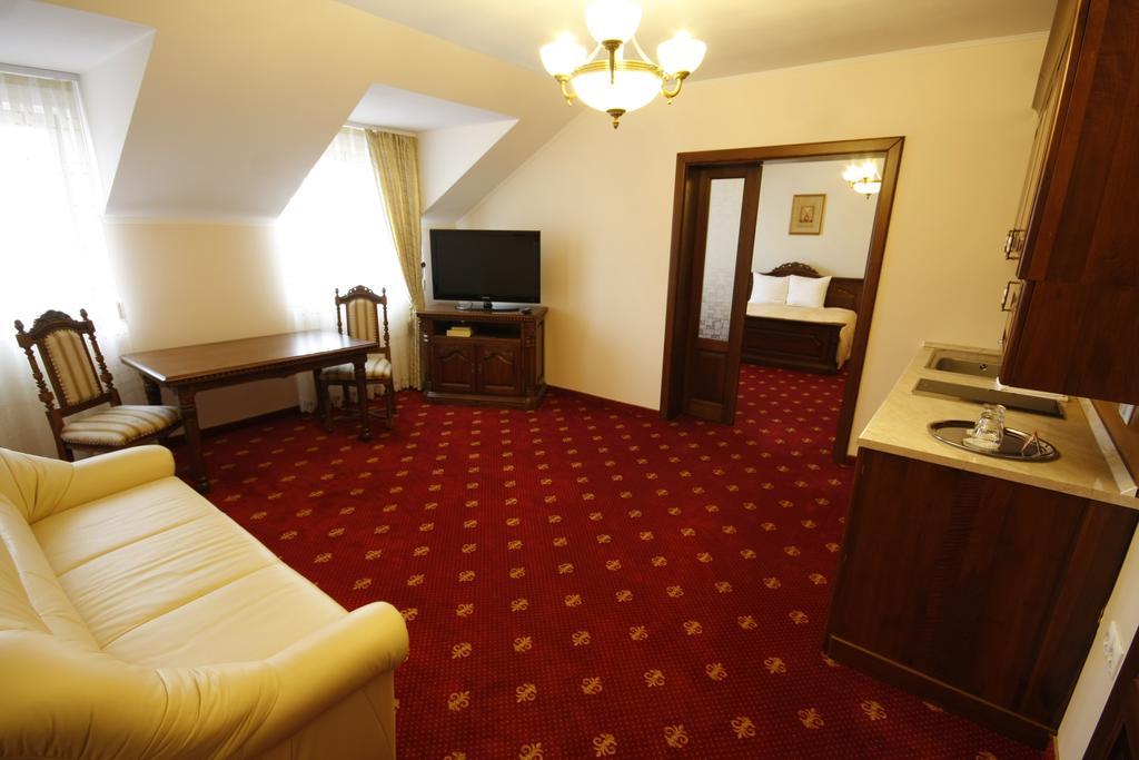 Hotel Slavia Salonta エクステリア 写真