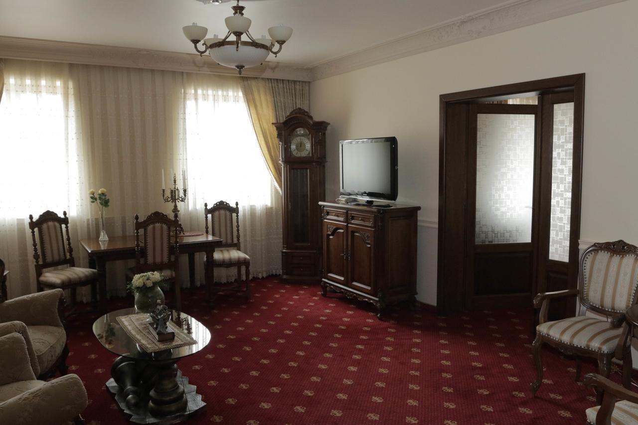 Hotel Slavia Salonta エクステリア 写真