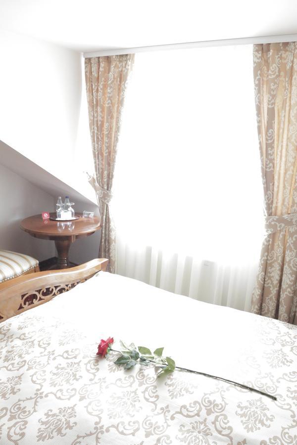 Hotel Slavia Salonta エクステリア 写真