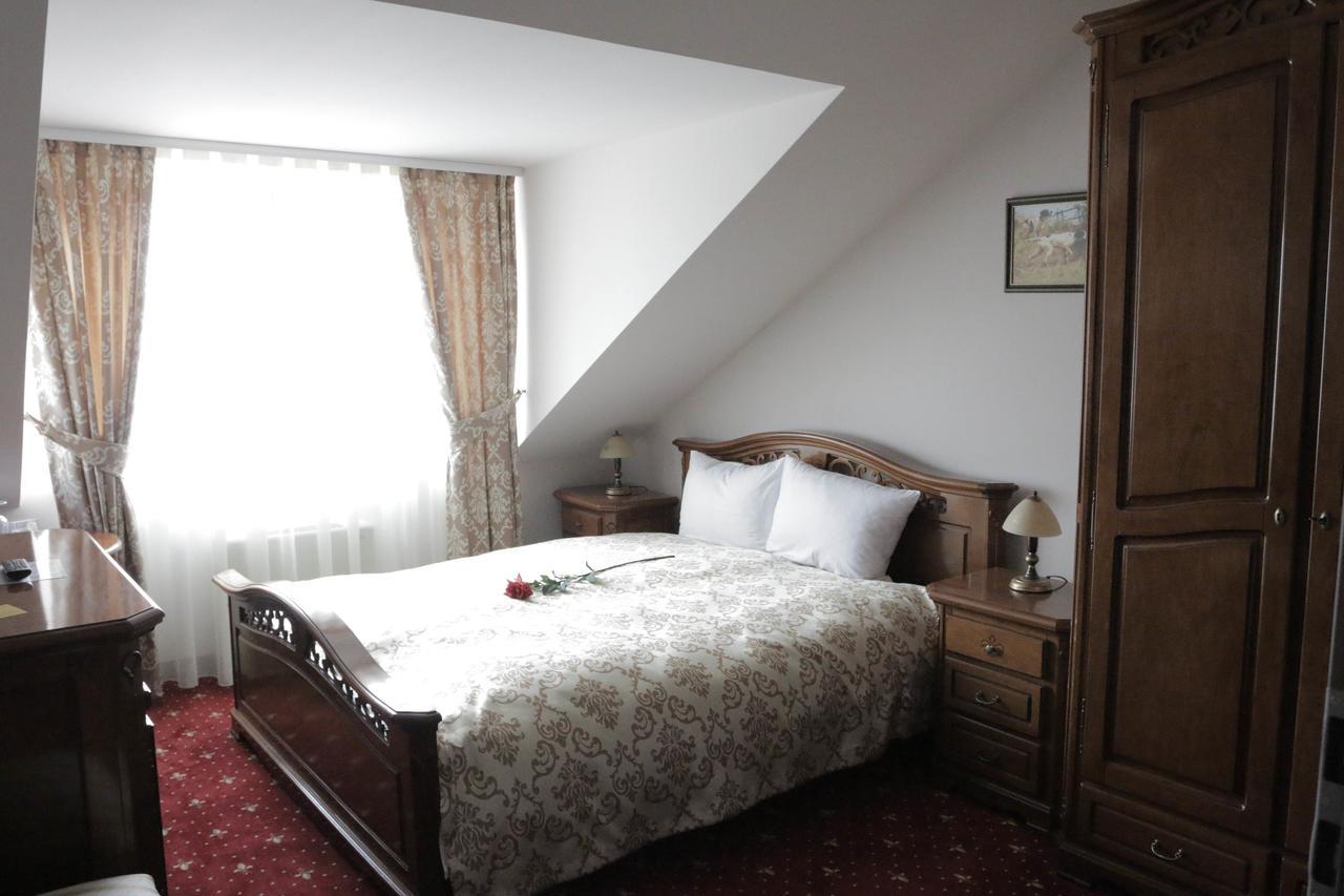 Hotel Slavia Salonta エクステリア 写真