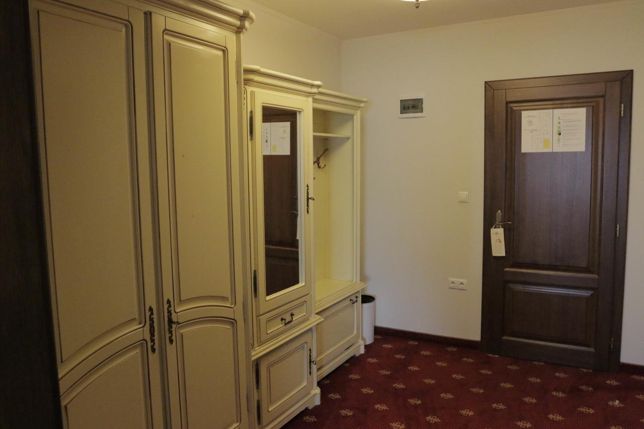 Hotel Slavia Salonta エクステリア 写真