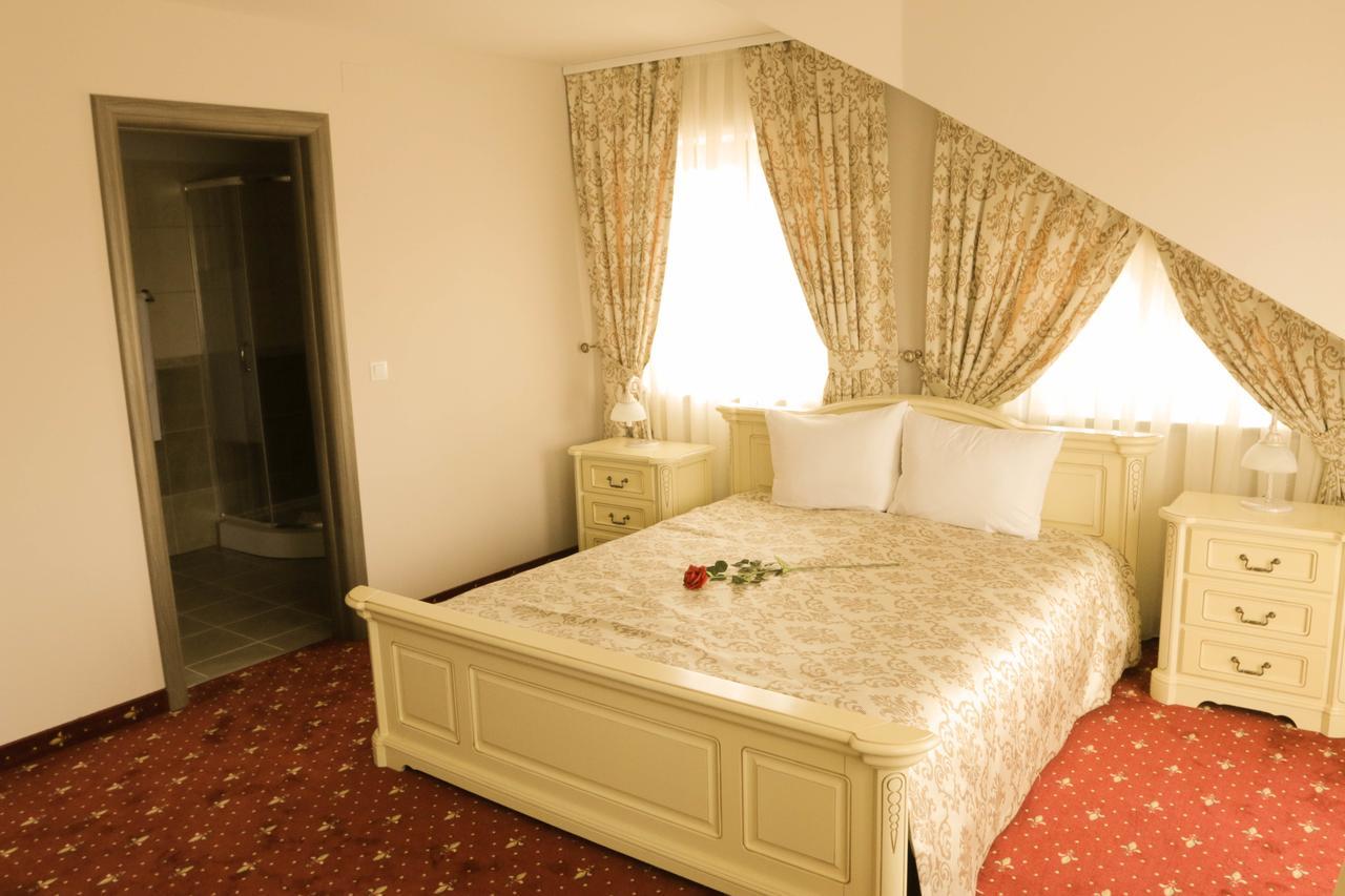 Hotel Slavia Salonta エクステリア 写真